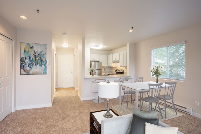 Miramonte Lodge Apartments, 12200 SE Mcloughlin Boulevard, Milwaukie